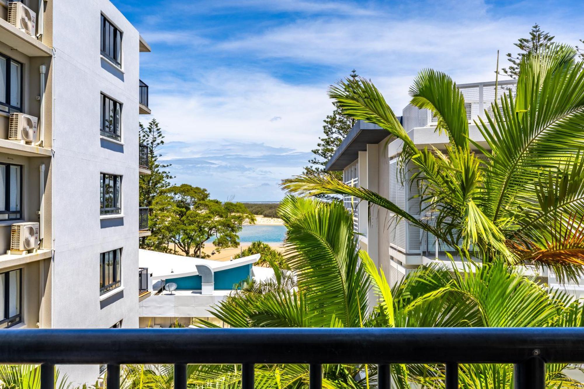 Belaire Place Motel Apartments Caloundra Exterior photo